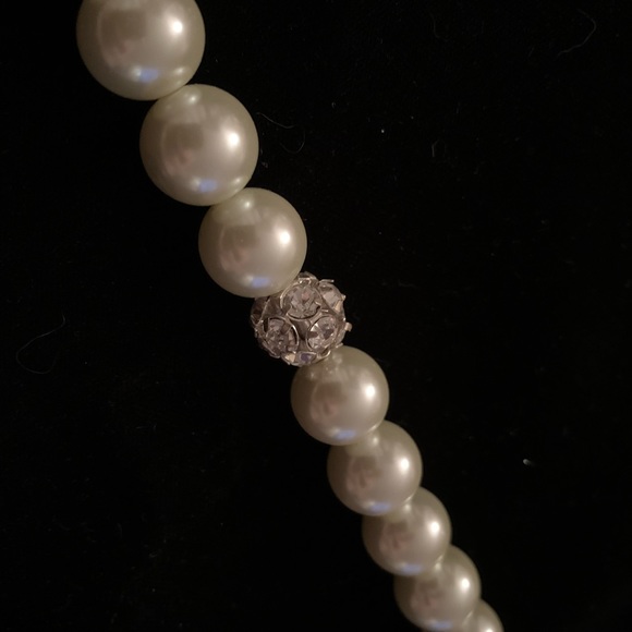🆕🔥Large Pearl & Crystal Necklace - Picture 3 of 6